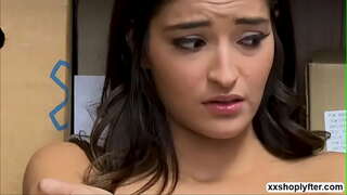 Cornea Ufficiale ottiene finalmente la possibilità di scopare Emily Willis in doggy