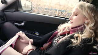 Student girl കരച്ചില് close as she cums ശേഷം താഴേക്കൊഴികിയില്ല her pussy.