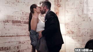 Sexy MILF Bella Rolland ha ottenuto scopata duro e profondo e lei è piaciuto così tanto