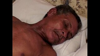 ���ਮਰ ਦੇ ਆਦਮੀ ਨੂੰ ਹੋ ਰਹੀ ਹੈ, ਕੁਝ ਮੋਟਾ ਚੂਤ