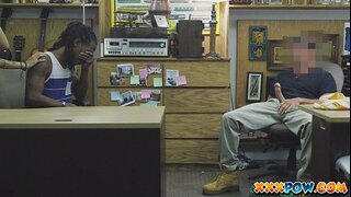 ���ാവം കാമുകൻ വാച്ച് തന്റെ സ്വന്തം GF getting fucked!