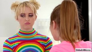 Hot taiohi kakaho mea komukumuku tahi i te tahi teen topanga i muri i te mahi