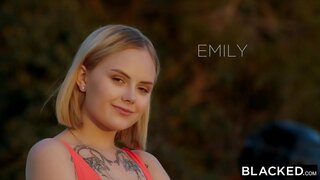 BLACKED ඇය නිවාඩුවක් සහ අවශ්ය ප්රතිකාර කිරීම සඳහා ඇය යම් බීබීසී