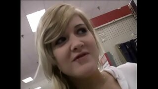 Calda cagna ama prende il cazzo enorme nella sua bocca