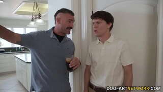 ���ෙය හුරුබුහුටි, කළුවර Chanel Skye කරන්නේ ගුද ලිංගික සමග විශාල සුදු Dicks